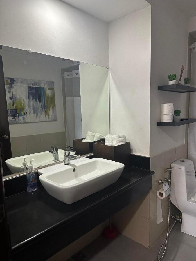 Suites De Marina Manila With Netflix Екстер'єр фото