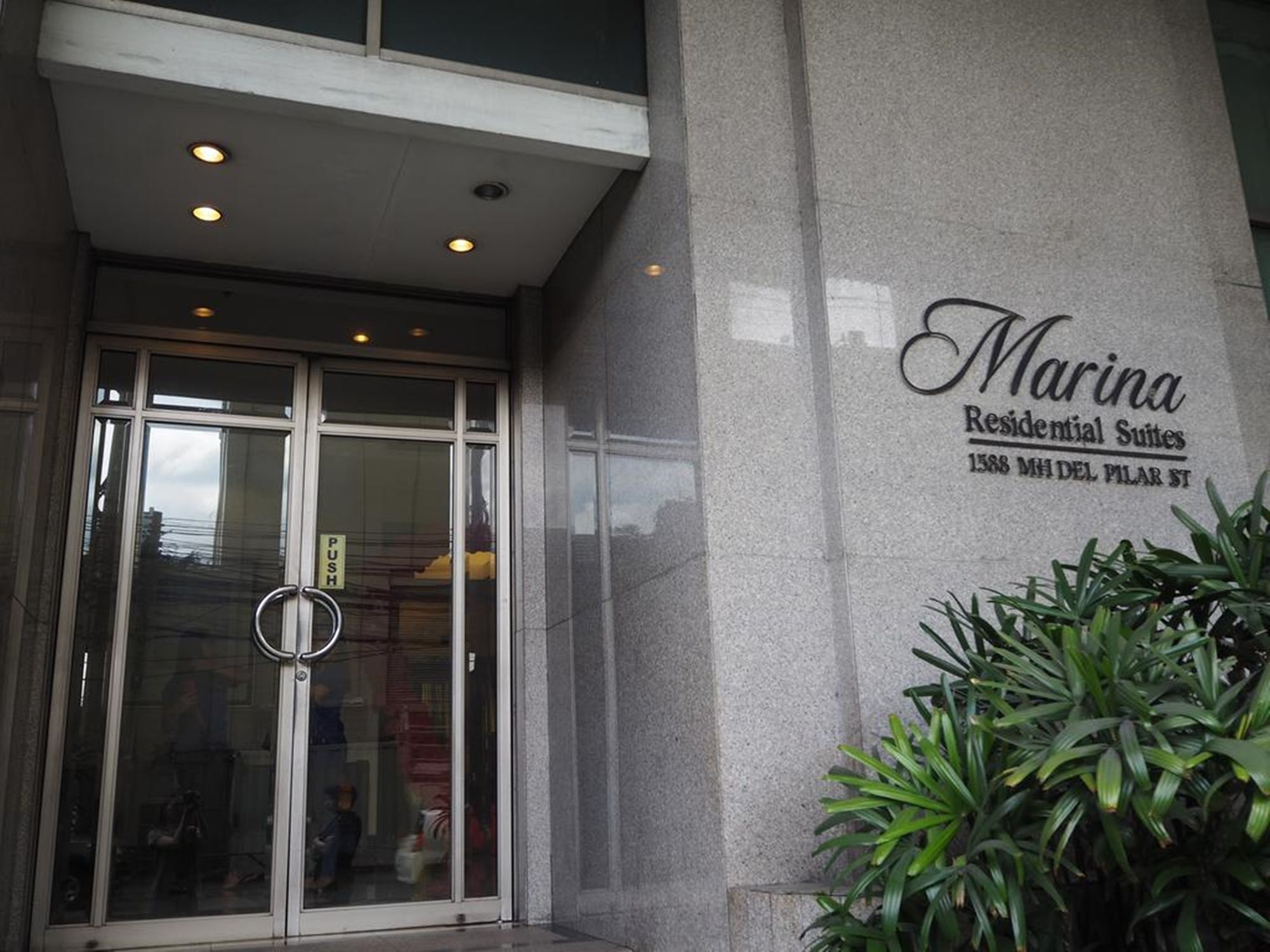 Suites De Marina Manila With Netflix Екстер'єр фото
