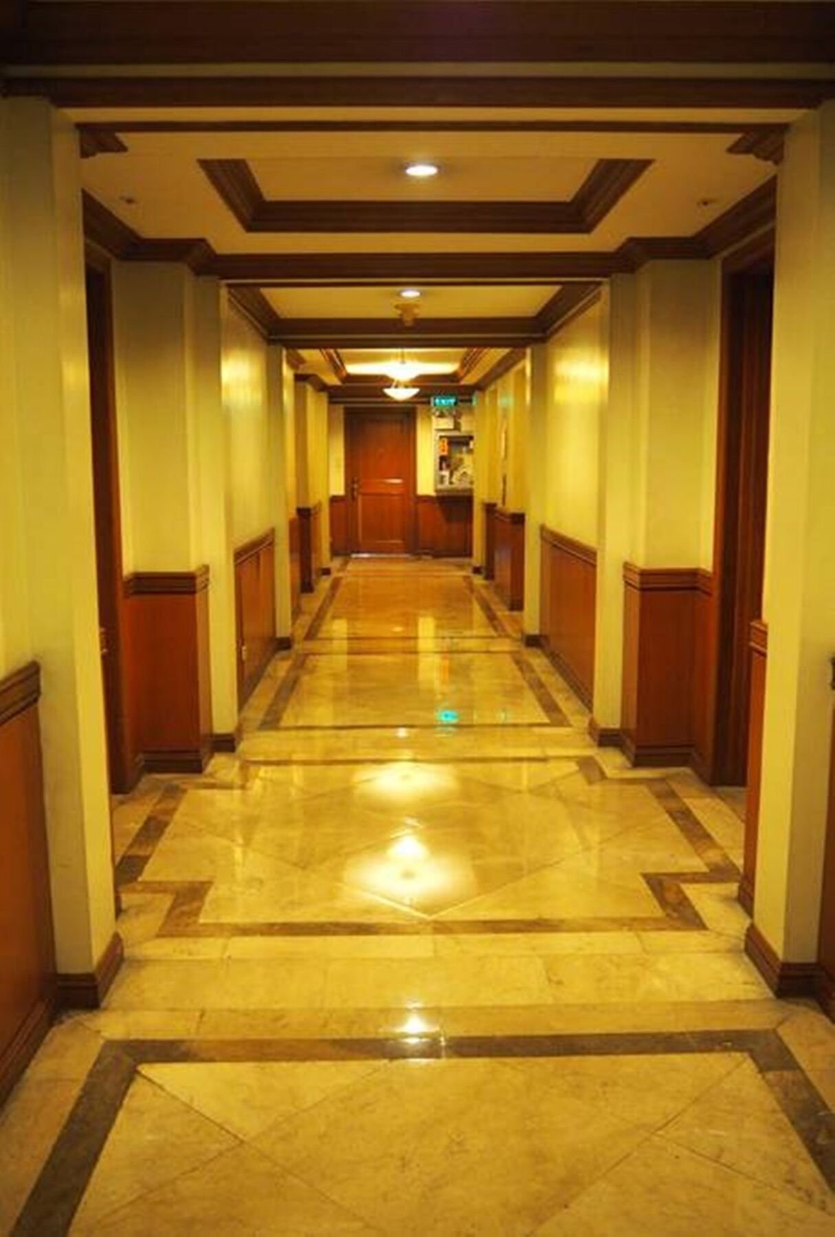 Suites De Marina Manila With Netflix Екстер'єр фото